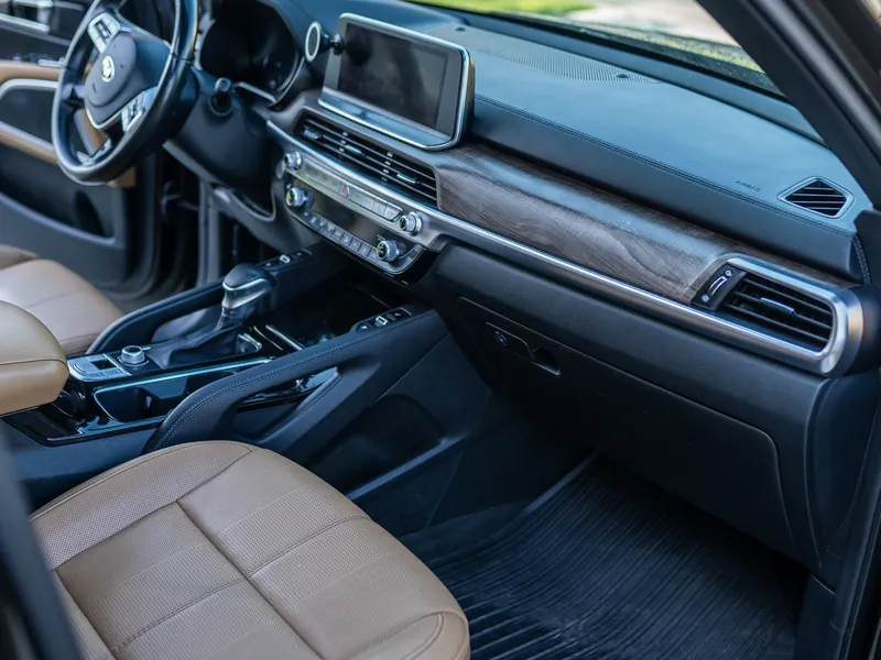 Finished front cabin with clean dash, console and floor mats